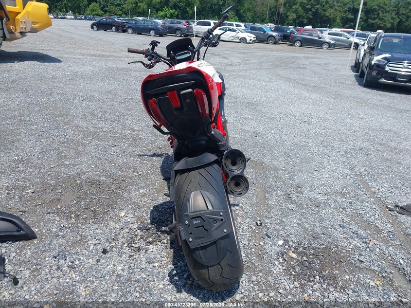 2013 DUCATI DIAVEL auction photo 6