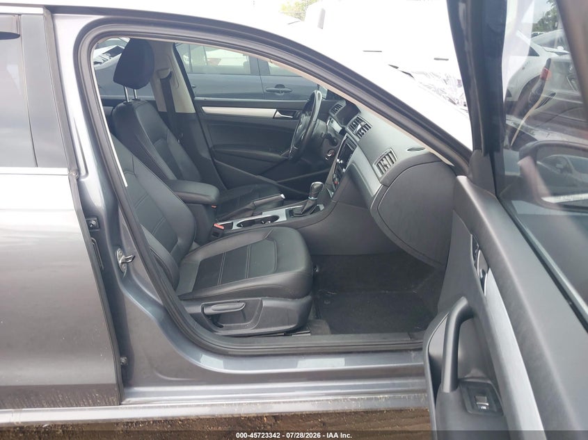 2013 VOLKSWAGEN PASSAT auction photo 5