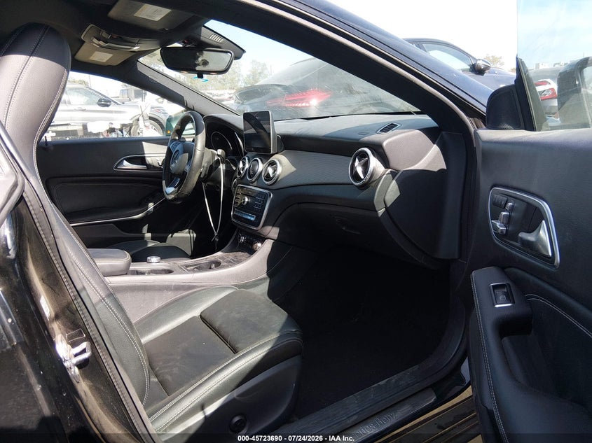 2019 MERCEDES-BENZ CLA 250 — zdjęcie 5