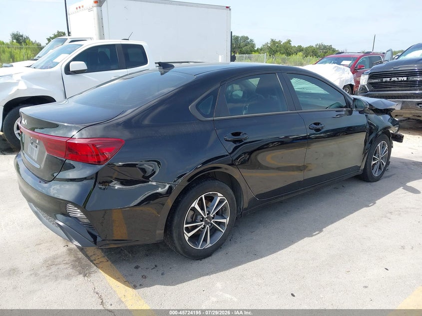 2023 KIA FORTE auction photo 4