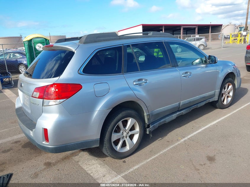 2013 SUBARU OUTBACK auction photo 4