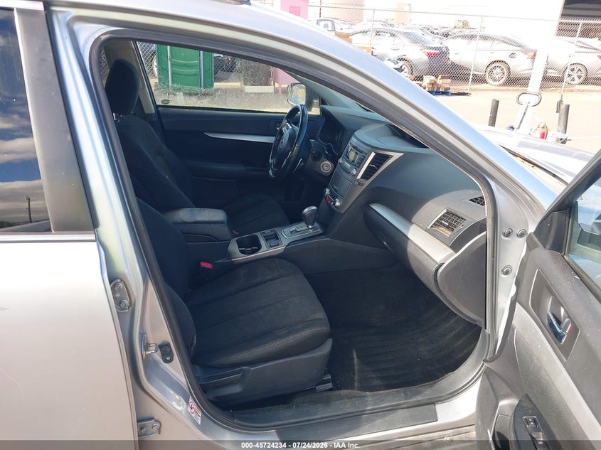 2013 SUBARU OUTBACK auction photo 5