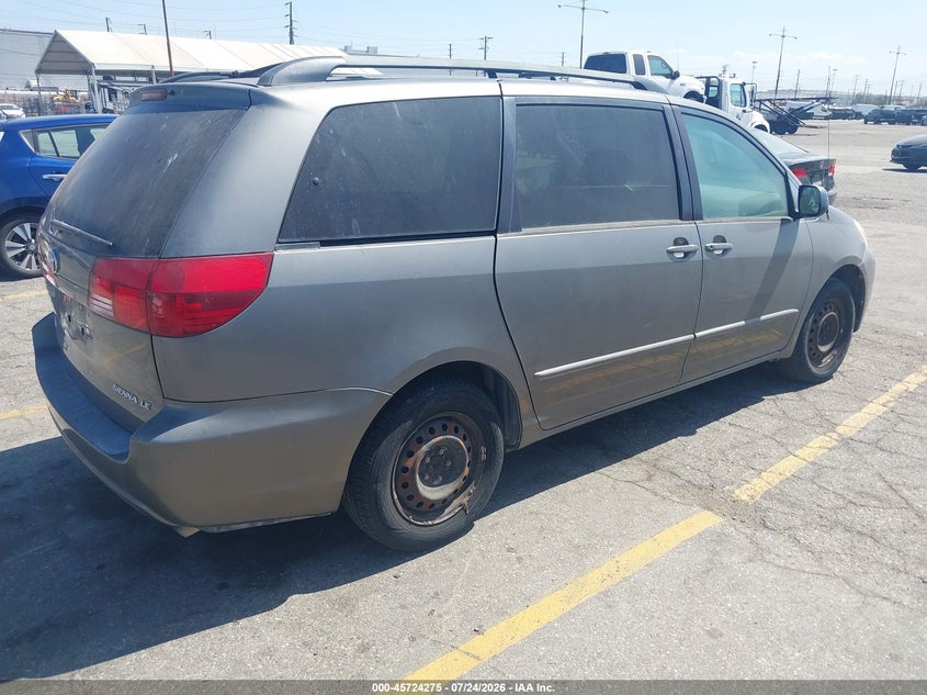 2004 TOYOTA SIENNA auction photo 4