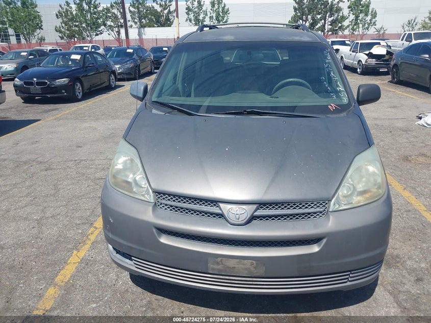 2004 TOYOTA SIENNA auction photo 6