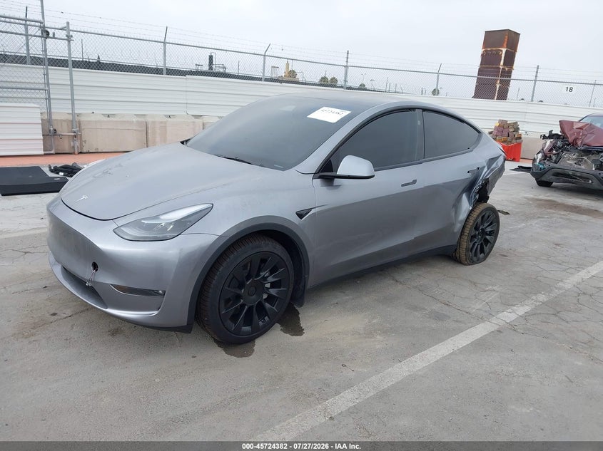 2025 Tesla Model Y, Левый зад, IAAI, VIN 7SAYGDEE7SF283627 — фото 2