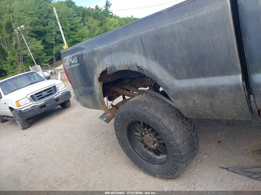 2002 FORD F-350 auction photo 5
