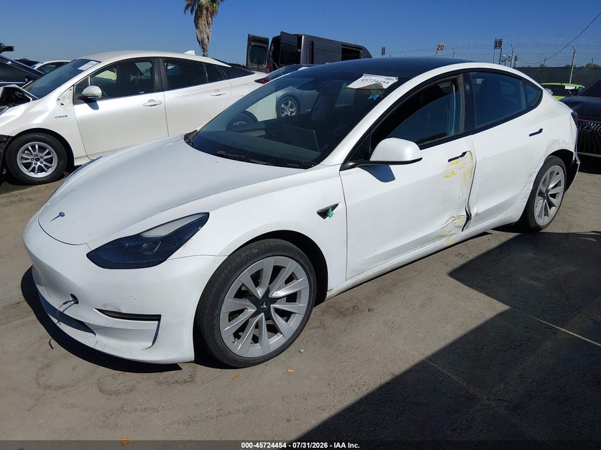 2023 Tesla Model 3, Левый бок, IAAI, VIN 5YJ3E1EAXPF517968 — фото 2