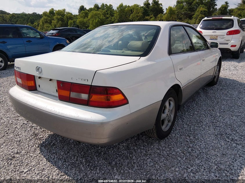 1998 LEXUS ES 300 auction photo 4