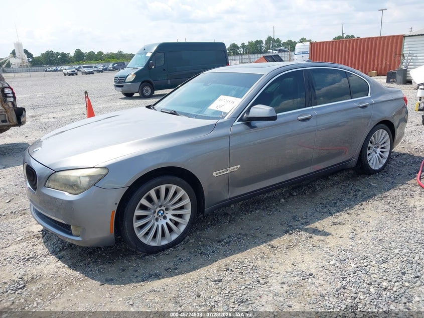2012 BMW 7er, Normal Wear & Tear, IAAI, VIN WBAKC6C57CDX99571 — photo 2