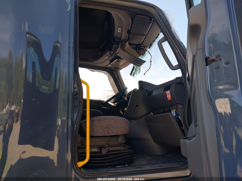 2025 INTERNATIONAL LT auction photo 7