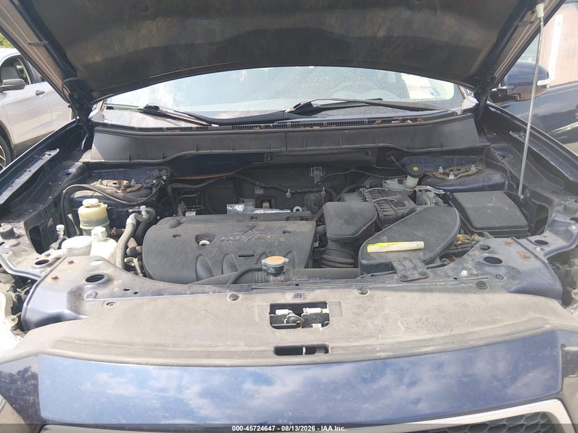 2013 MITSUBISHI OUTLANDER SE · Фото 10