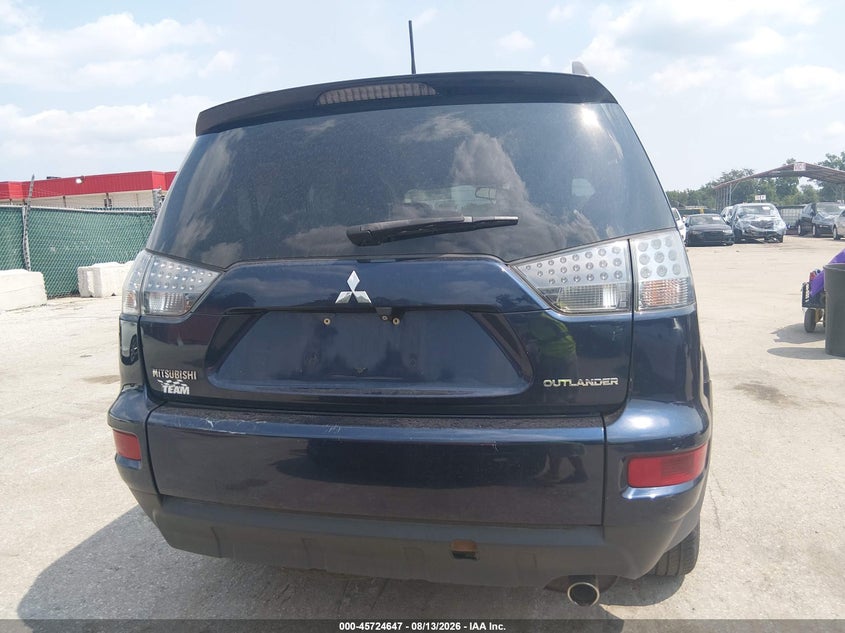 2013 MITSUBISHI OUTLANDER SE · Фото 17