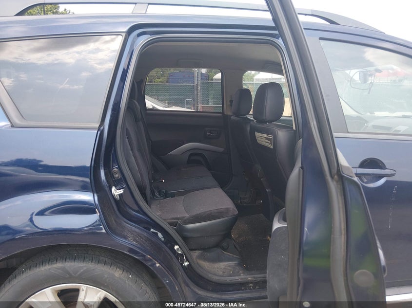 2013 MITSUBISHI OUTLANDER SE · Фото 8