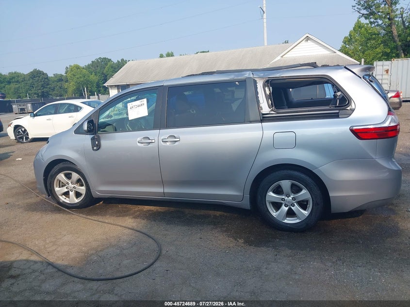 TOYOTA SIENNA - zdjęcie 14