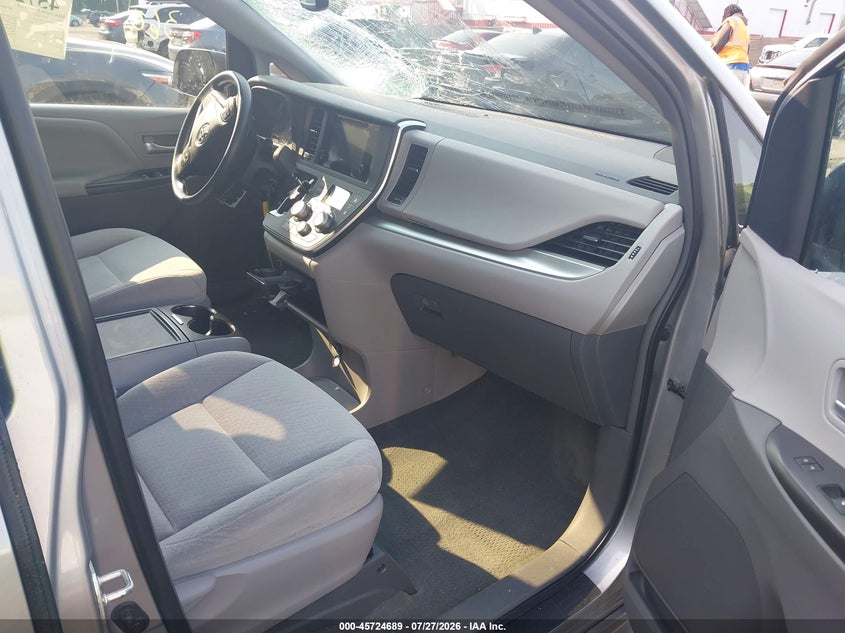 TOYOTA SIENNA - zdjęcie 5