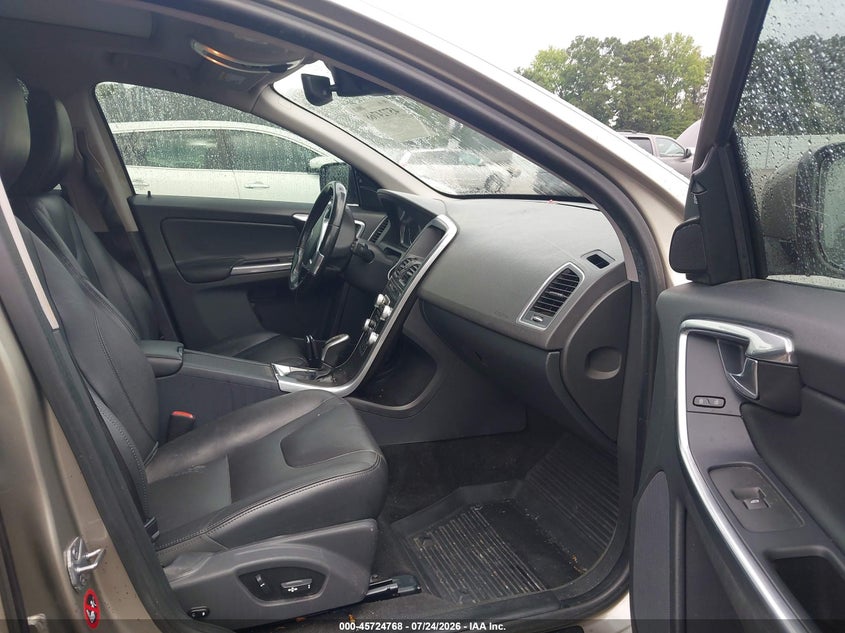 2016 VOLVO XC60 auction photo 5