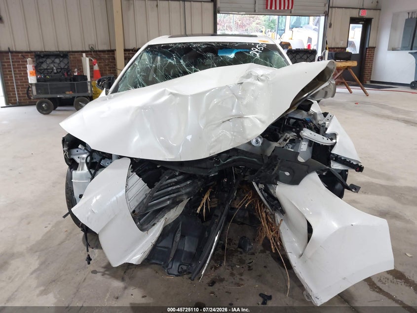 2017 TOYOTA AVALON auction photo 6