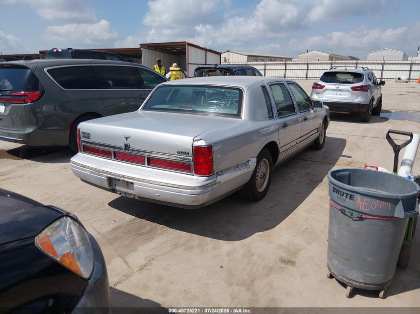 1995 LINCOLN TOWN CAR auction photo 4