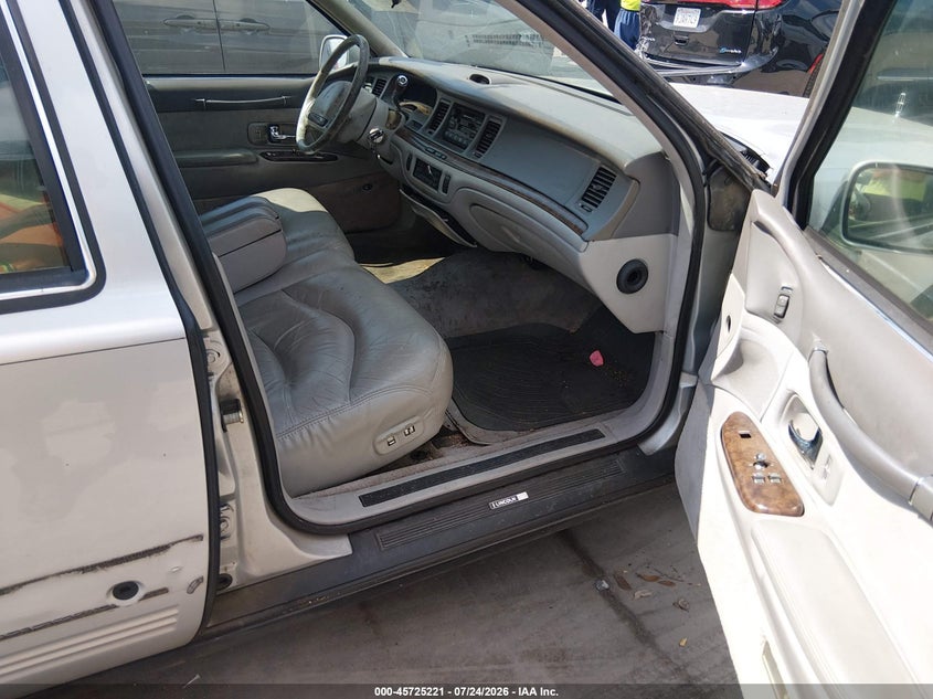 1995 LINCOLN TOWN CAR auction photo 5