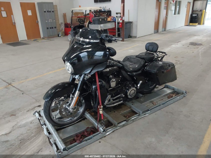 HARLEY-DAVIDSON FLHXSE 2015