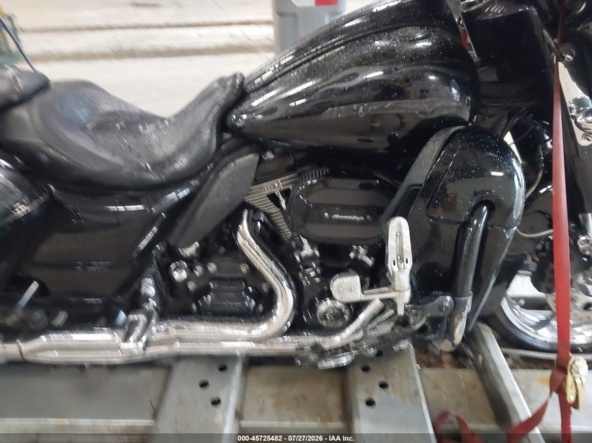 HARLEY-DAVIDSON FLHXSE 2015