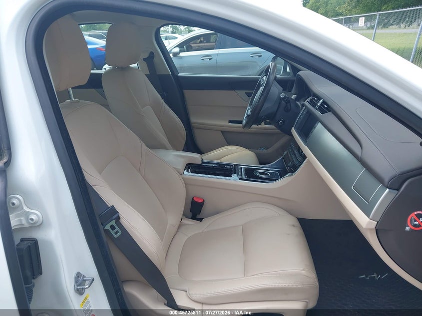 2016 JAGUAR XF auction photo 5