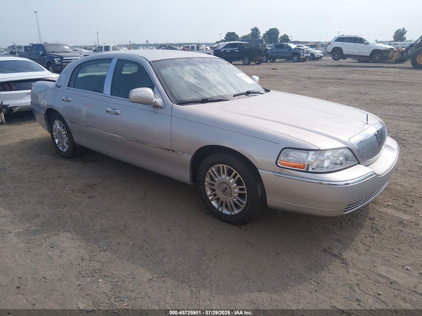 2011 LINCOLN TOWN CAR auction photo 1