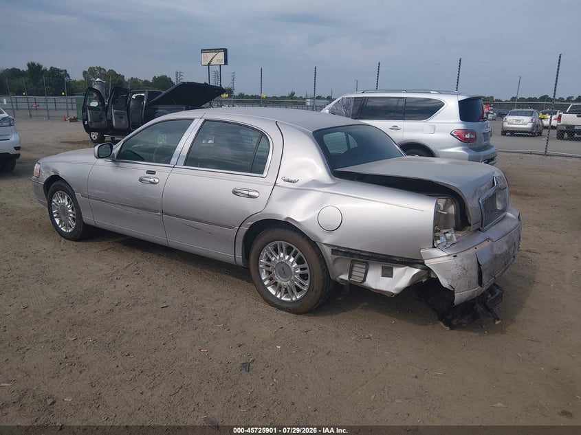 2011 LINCOLN TOWN CAR auction photo 3