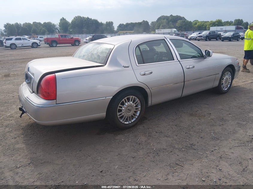 2011 LINCOLN TOWN CAR auction photo 4