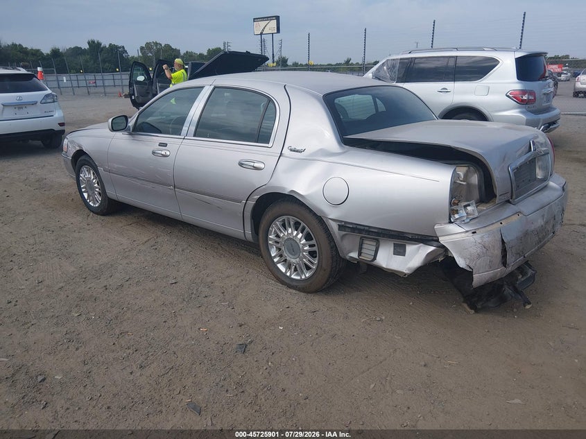 2011 LINCOLN TOWN CAR auction photo 6