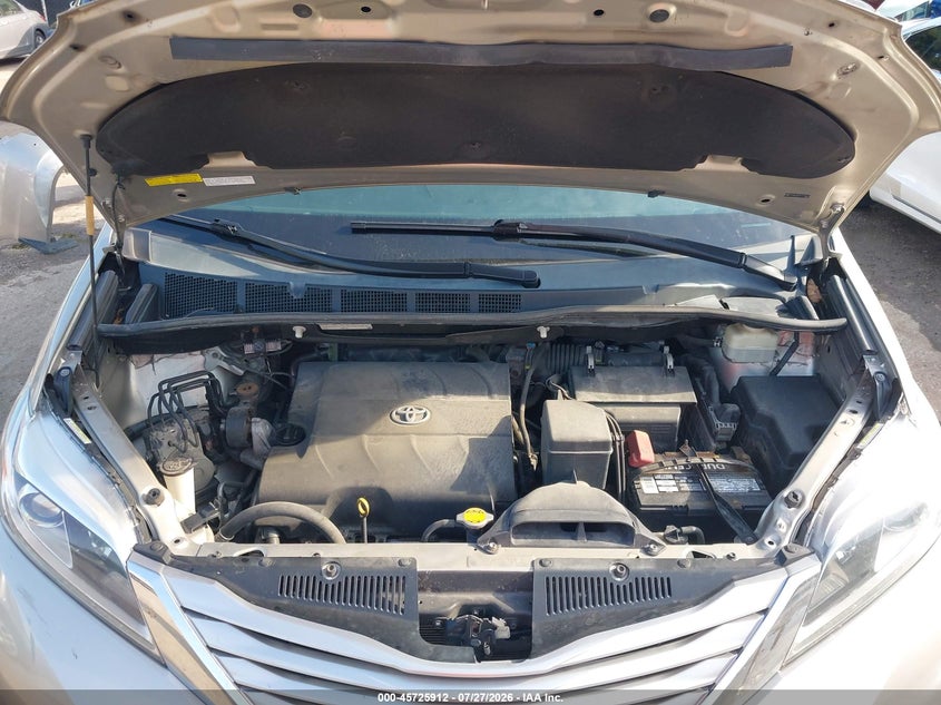 TOYOTA SIENNA - zdjęcie 10