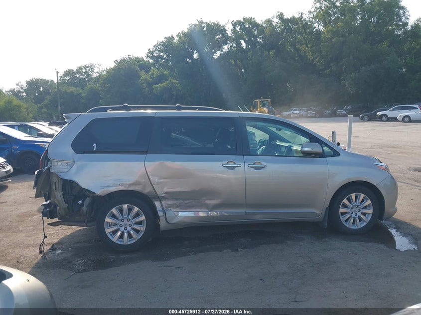 TOYOTA SIENNA - zdjęcie 14