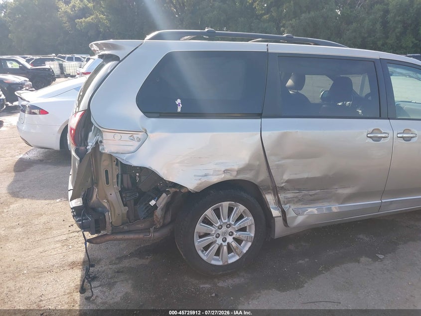 TOYOTA SIENNA - zdjęcie 6