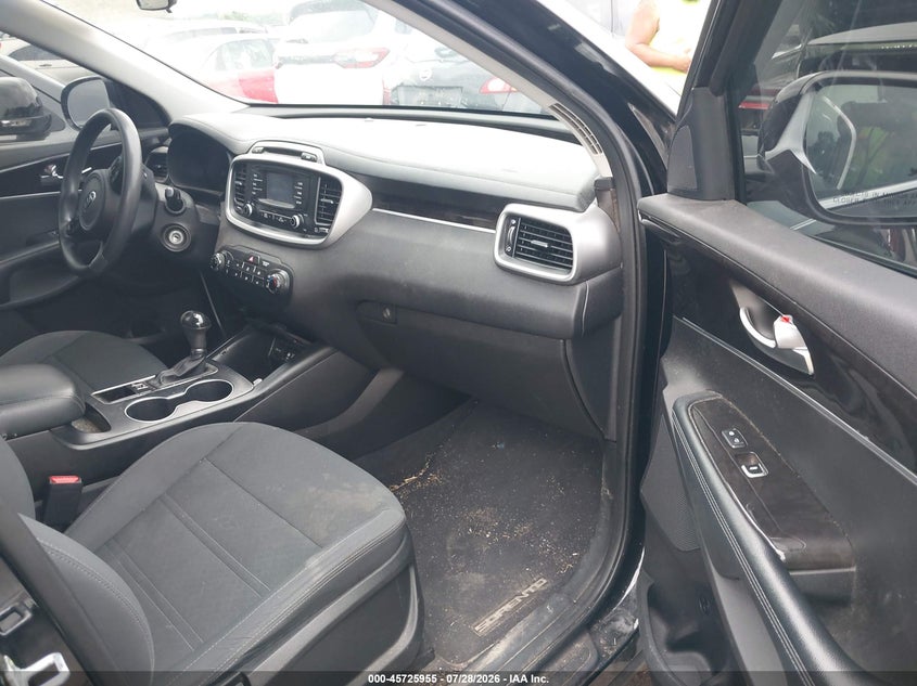 2017 KIA SORENTO auction photo 5