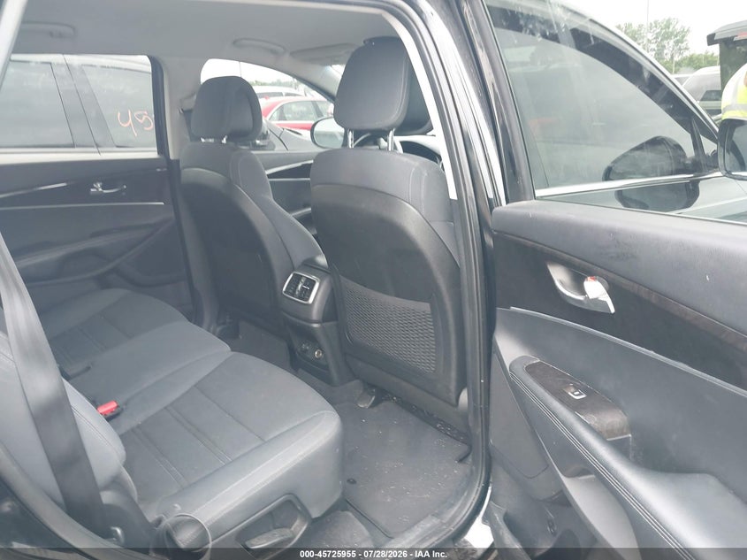 2017 KIA SORENTO auction photo 8