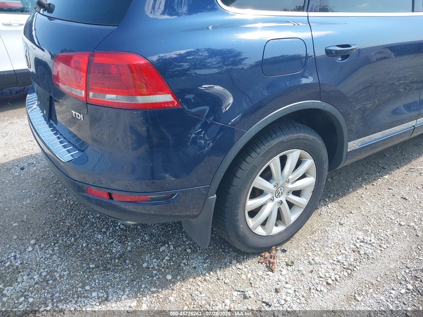 2012 VOLKSWAGEN TOUAREG auction photo 6