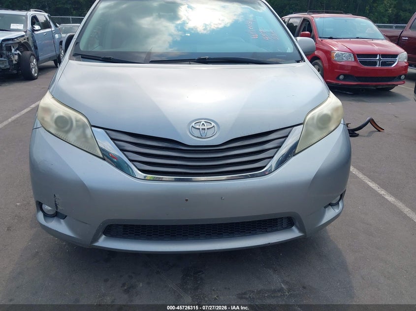 2011 TOYOTA SIENNA auction photo 6