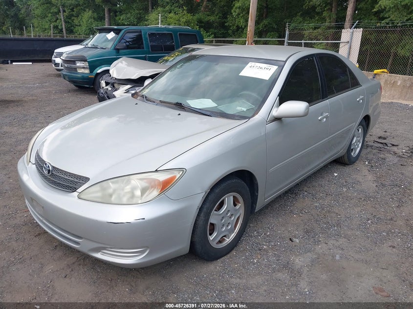 2002 Toyota Camry, Normal Wear & Tear, IAAI, VIN 4T1BE32K82U094677 — photo 2