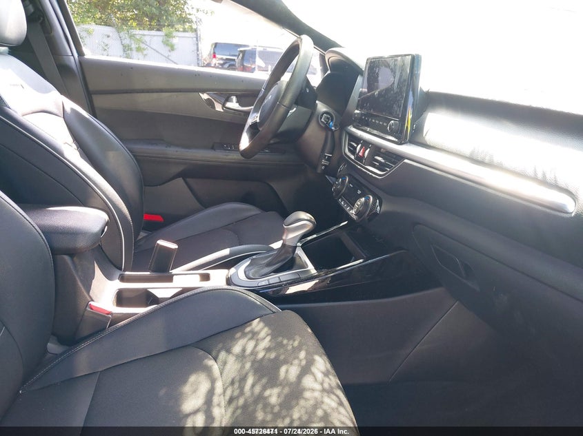 2022 KIA FORTE auction photo 5