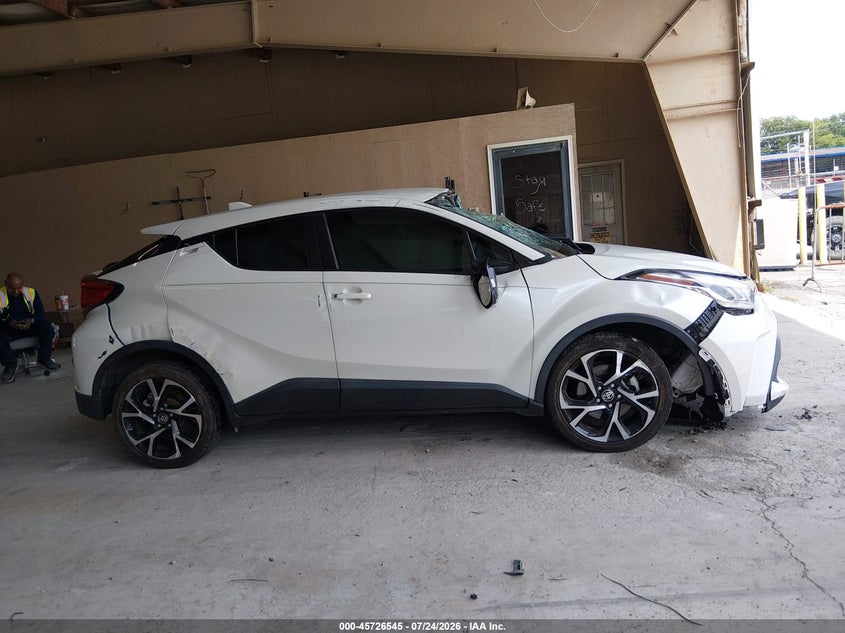 TOYOTA C-HR - zdjęcie 13