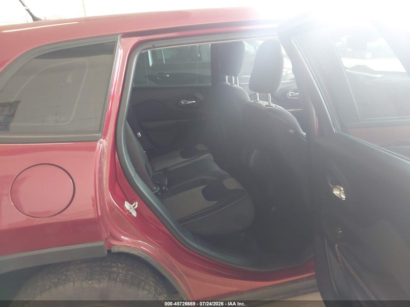2015 JEEP CHEROKEE auction photo 8