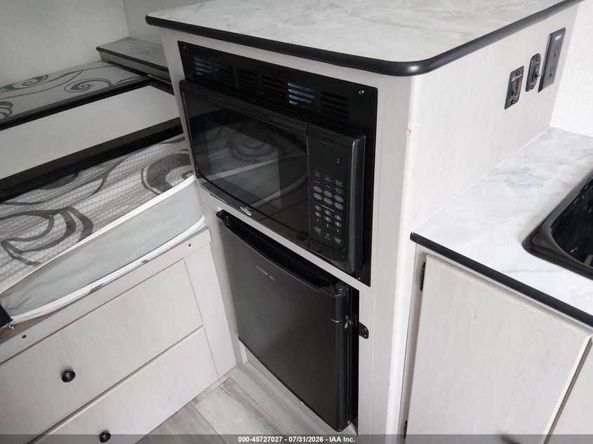 2023 FOREST RIVER COACHMEN PRO CLIPPER 12.0TD TRAVEL TRAILER auction photo 8