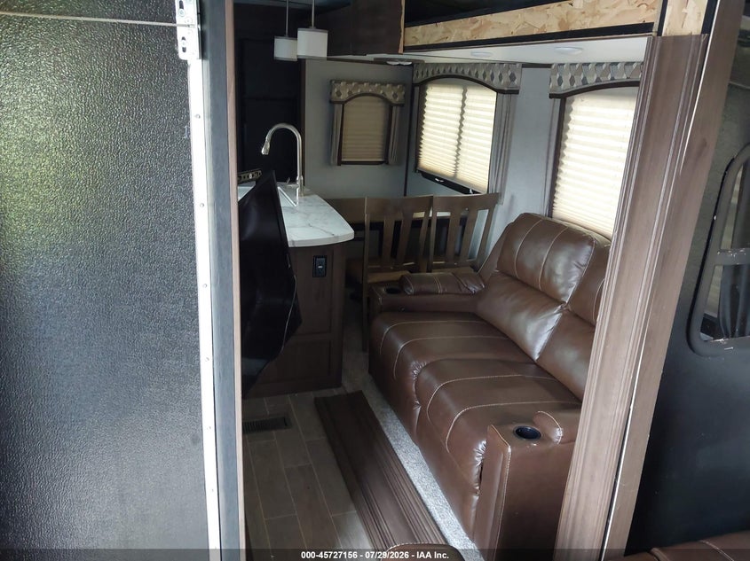 2020 KEYSTONE RV LAREDO auction photo 5