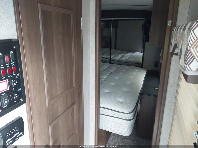 2020 KEYSTONE RV LAREDO auction photo 8
