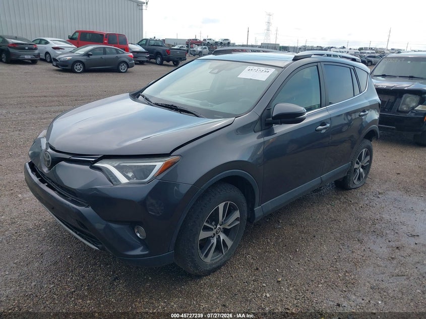 2017 Toyota RAV 4, Перёд и зад, IAAI, VIN JTMRFREV8HJ143928 — фото 2