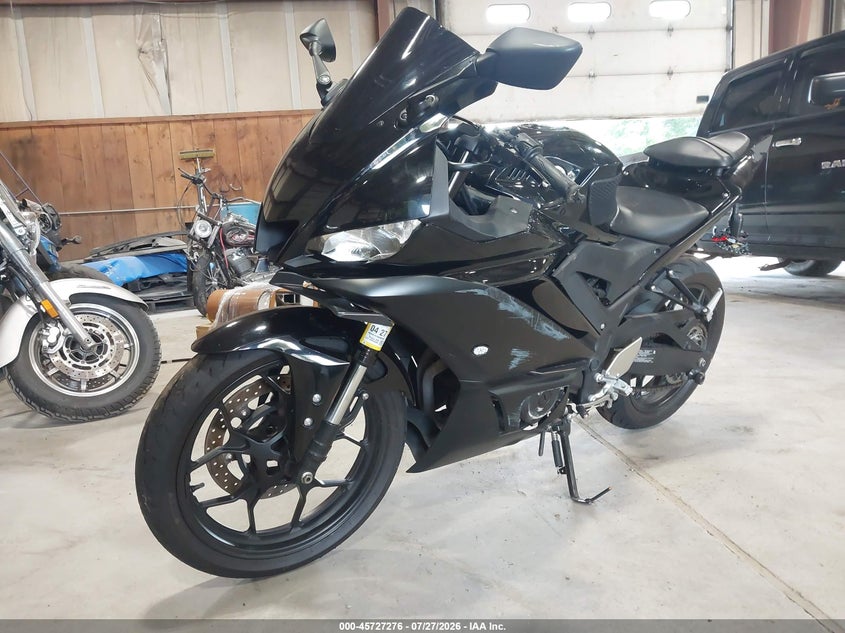 2022 YAMAHA YZFR3 auction photo 2