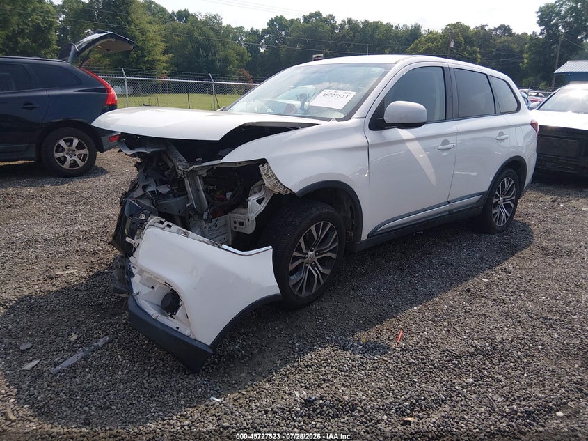 2017 Mitsubishi Outlander, Front End, IAAI, VIN JA4AD2A30HZ049651 — photo 2