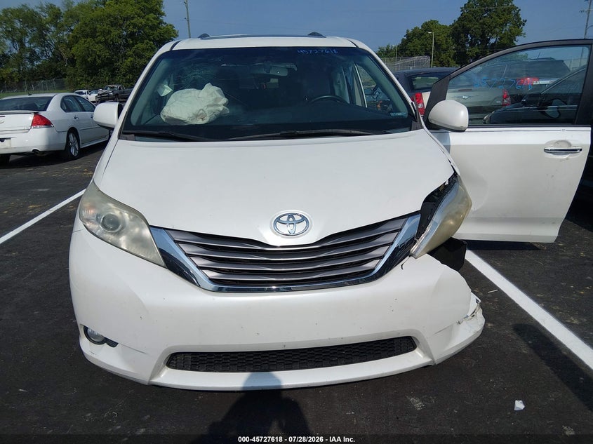 TOYOTA SIENNA - zdjęcie 13