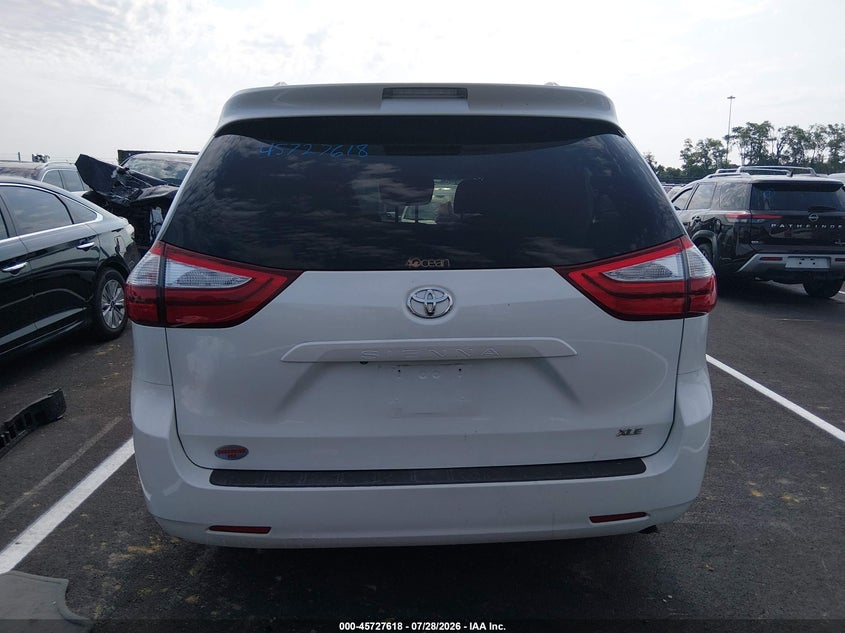 TOYOTA SIENNA - zdjęcie 17
