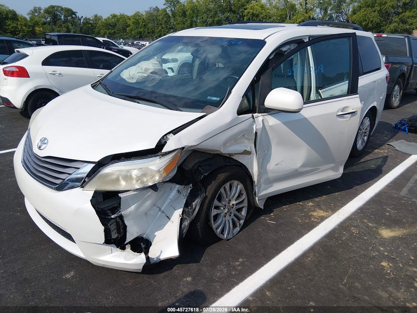 TOYOTA SIENNA - zdjęcie 2